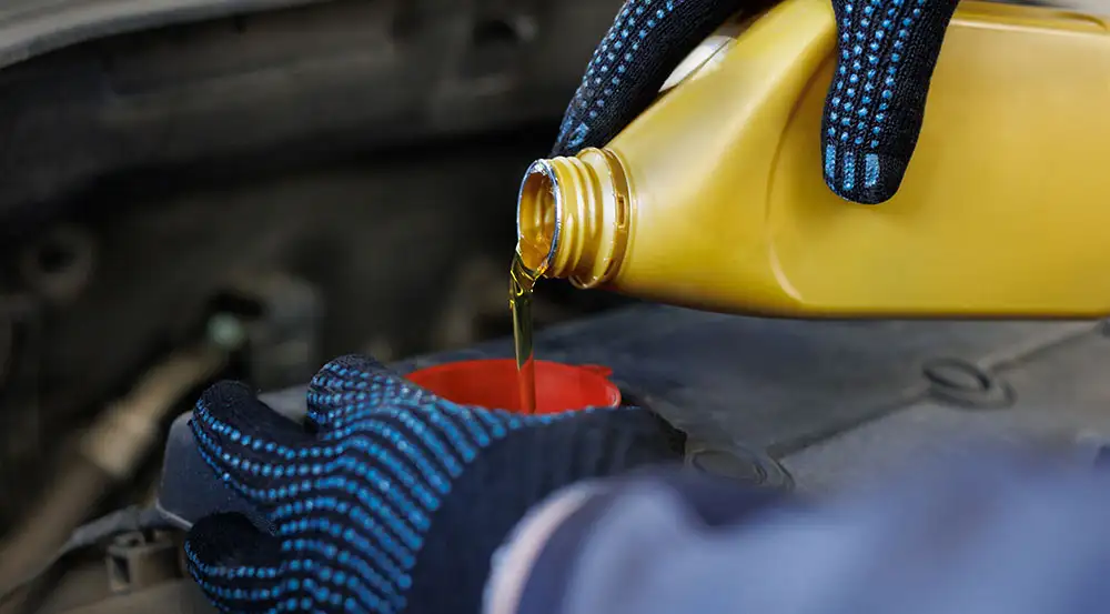 Signs It’s Time for an Oil Change and Why You Shouldn’t Ignore Them